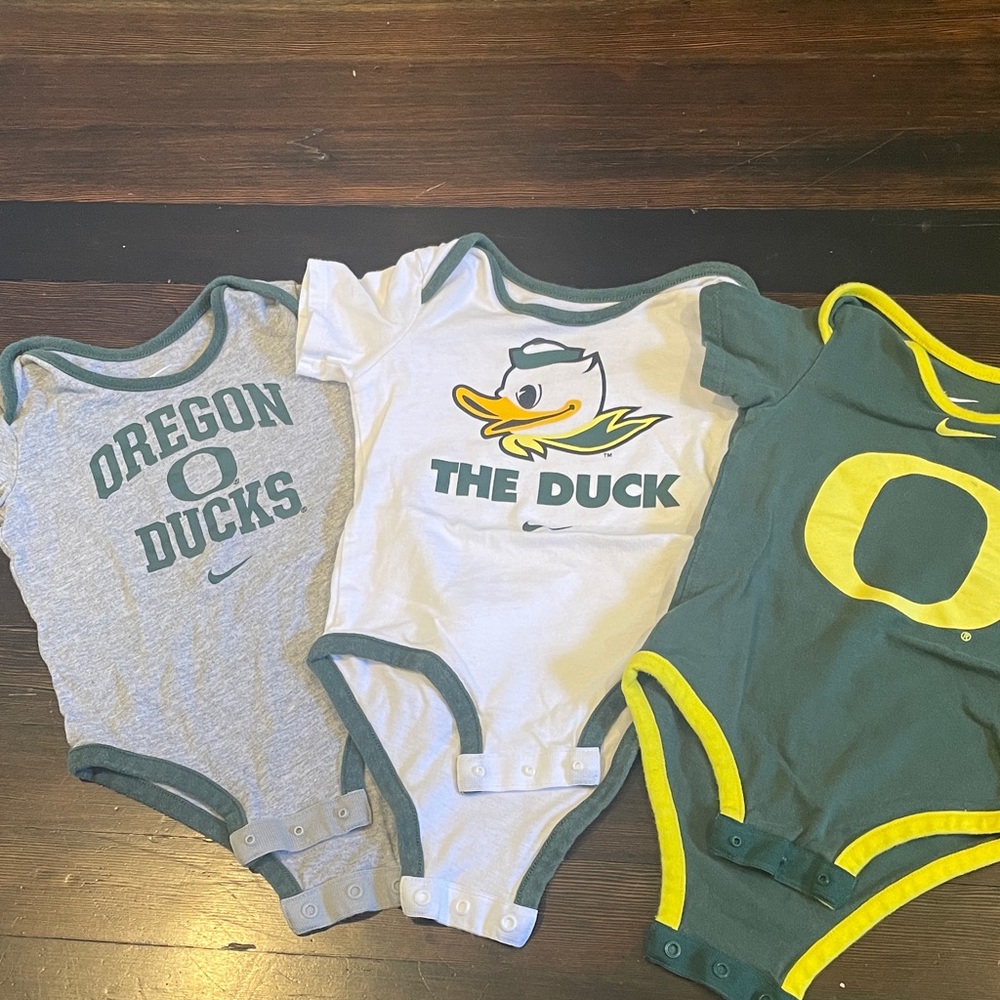 Nike Oregon Ducks Baby Bodysuit Trio - Green, Gray, White